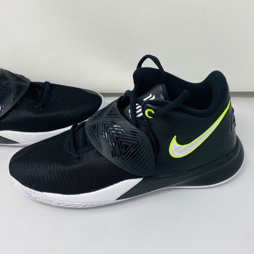 NIB**KYRIE FLYTRAP III**US 5.5***$85 - Picture 7 of 9